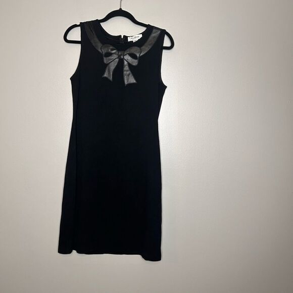 St. John Collection Bow Appliqué dress and Cardigan - Picture 3 of 5